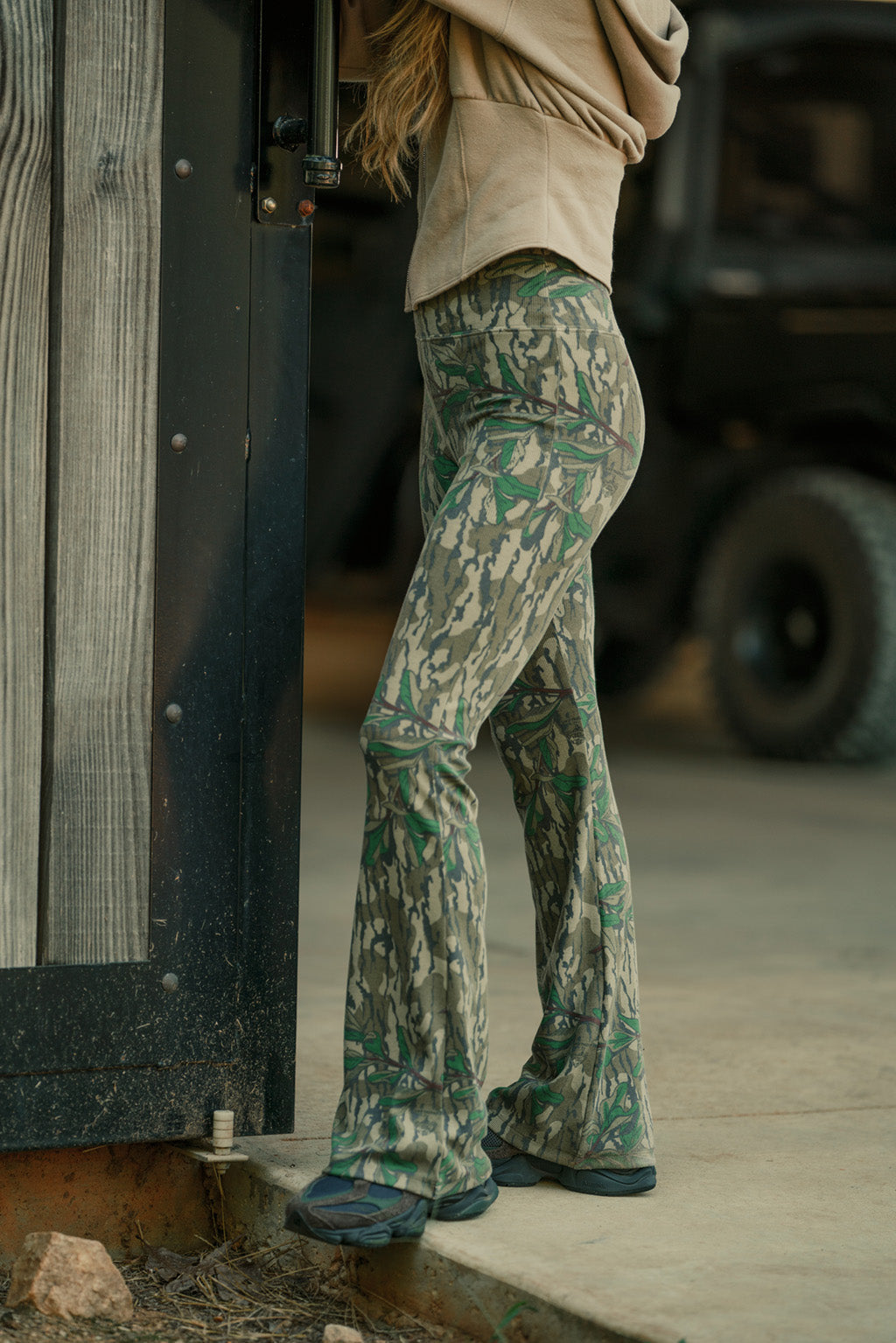 Ribbed Flare Leggings - Greenleaf®