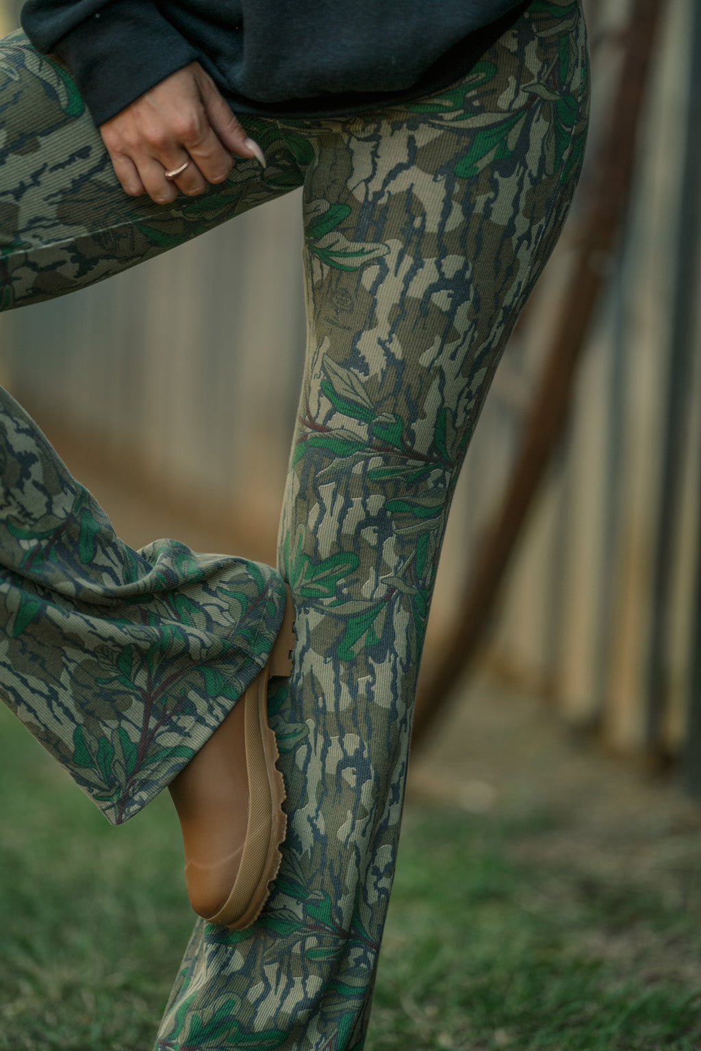 Ribbed Flare Leggings - Greenleaf®